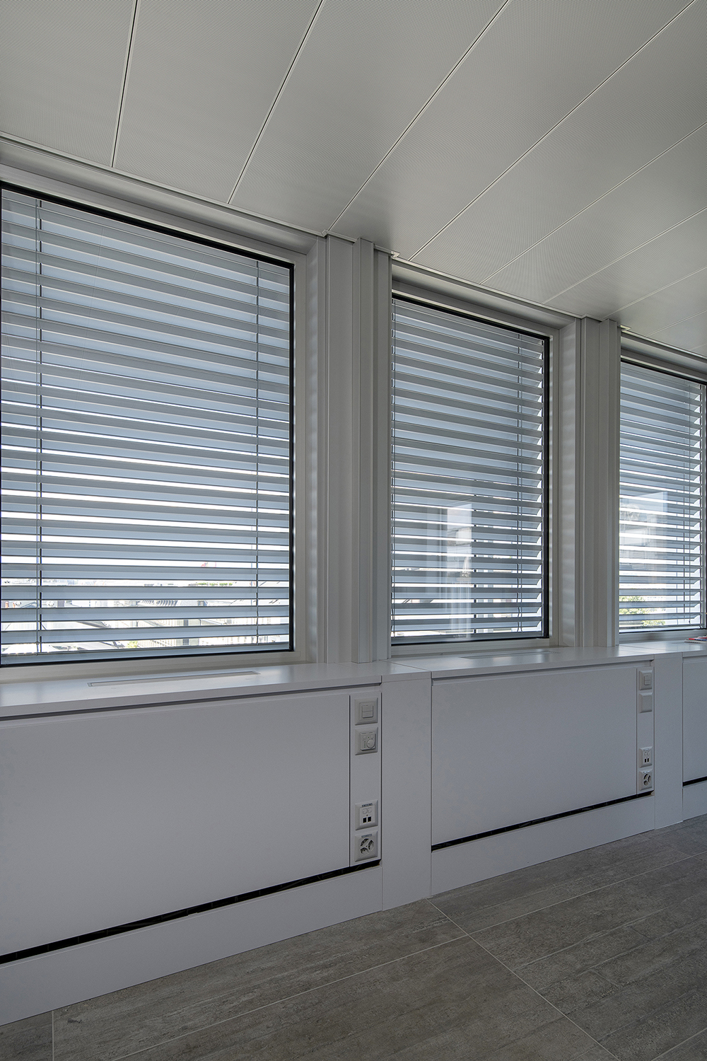 Un triple vitrage garantit le confort thermique et acoustique des locataires.